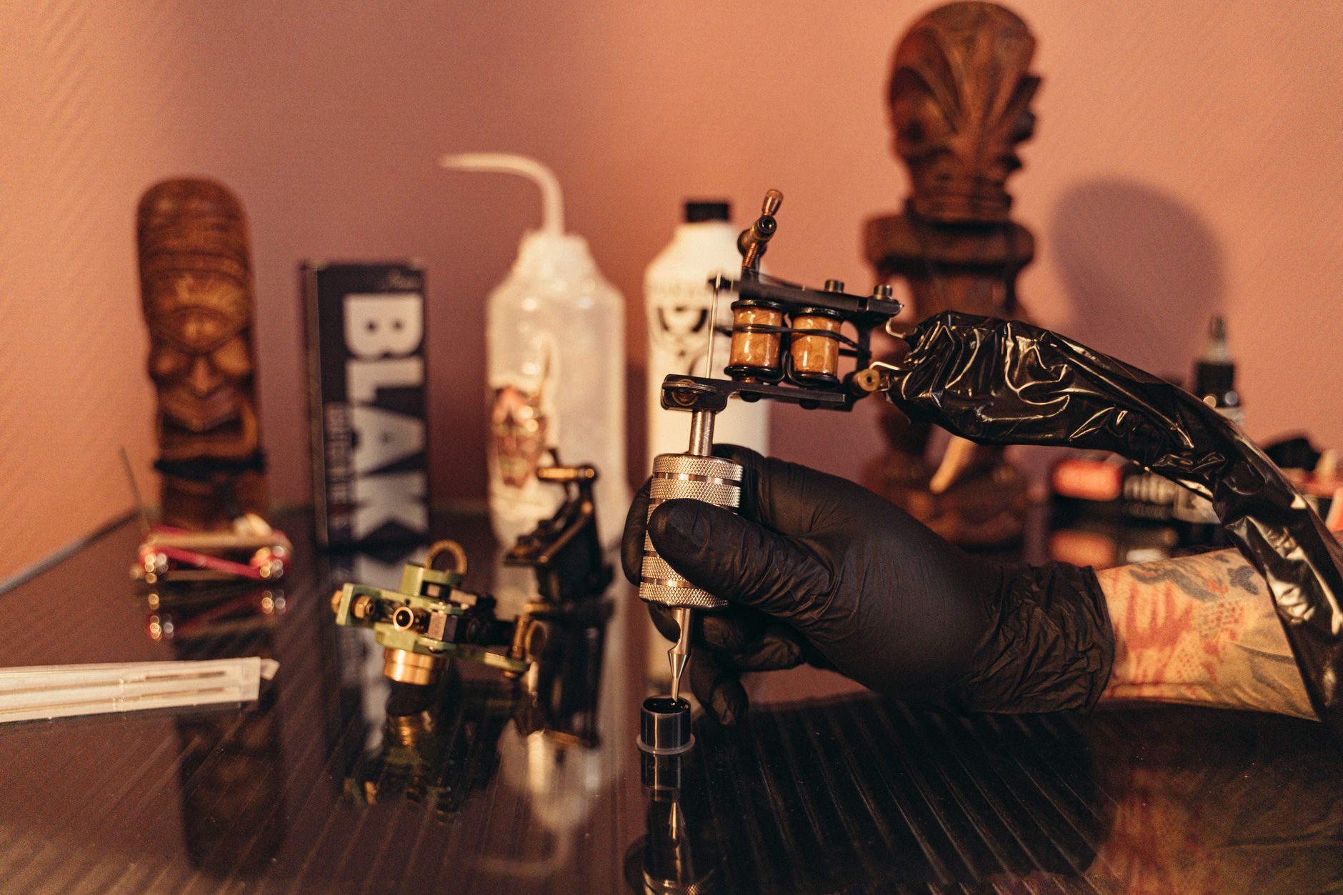 Tatoueur équipe à Fontenay-sous-Bois